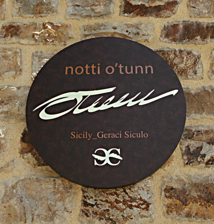 Notti O' Tunn Luxury Rooms In Centro Geraci Siculo Exterior foto