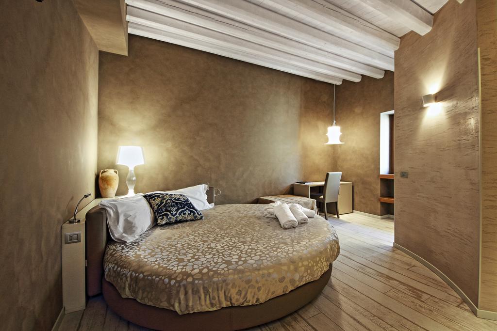 Notti O' Tunn Luxury Rooms In Centro Geraci Siculo Exterior foto